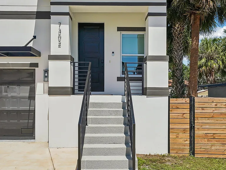 7302 S Elliott St — Photo 2