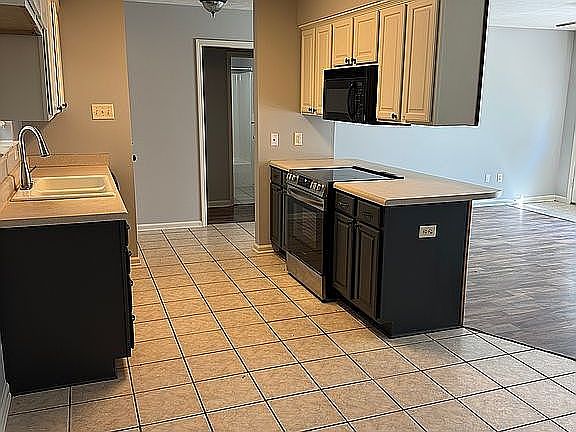 3rd image of 2185 Sugar Creek Dr