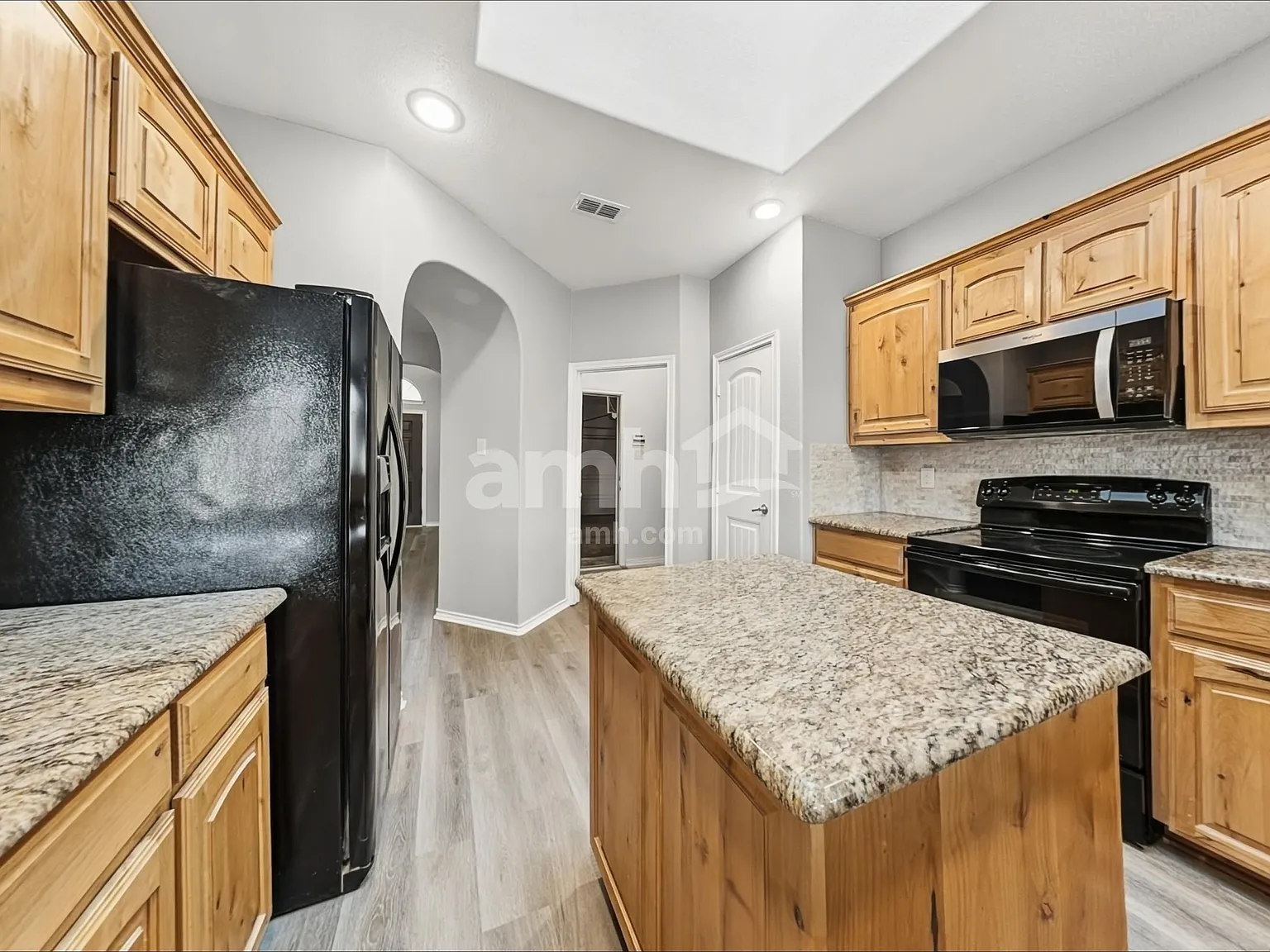 3 bed, 2.0 bath, 1843 sqft, $2,420 — Photo 3
