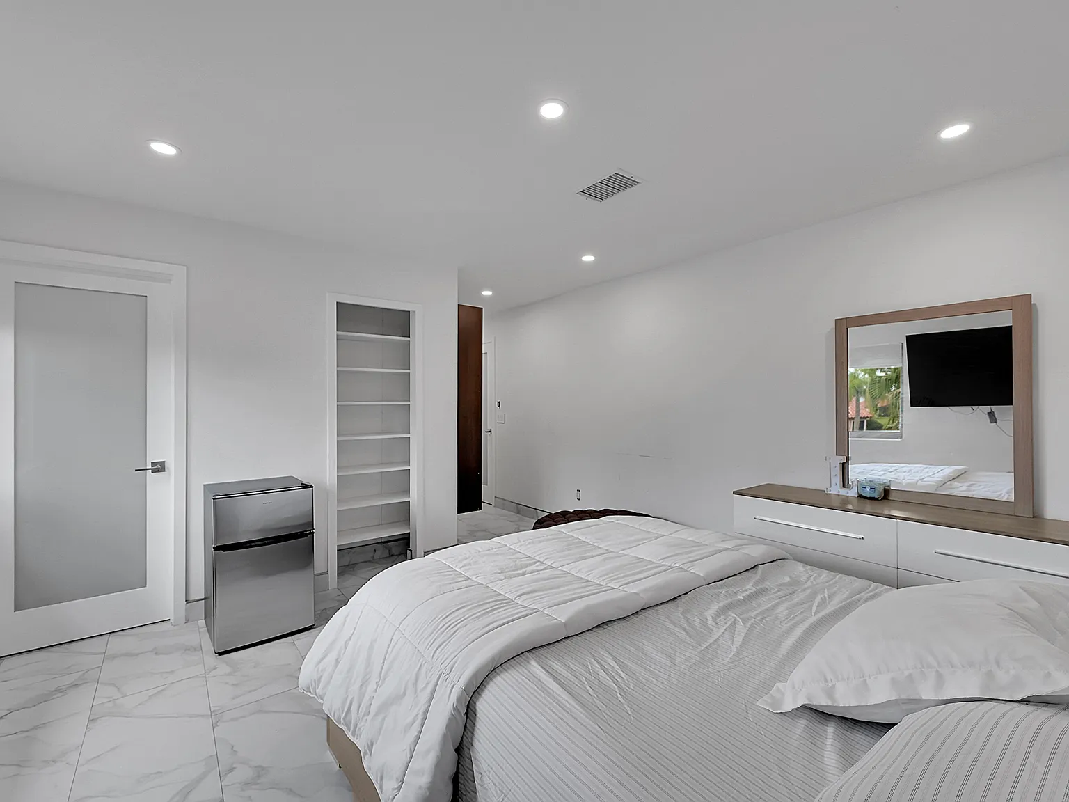2 bed, 1056 sqft, $2,850 — Photo 1