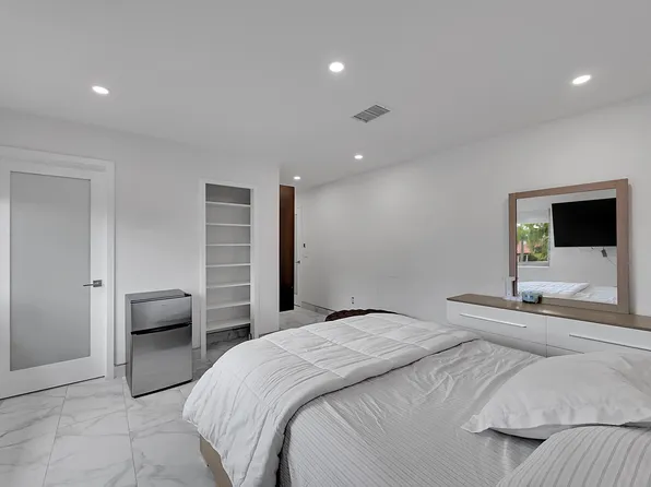 18578 Woodstream Dr, Boca Raton, FL 33498