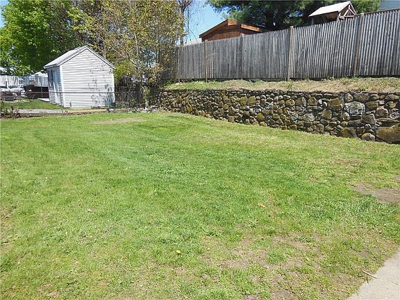 4th image of 62 Woodland Ave