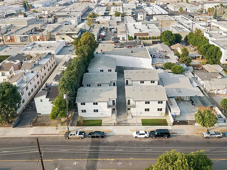 Saticoy Villas — Photo 14