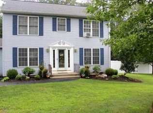 7118 Wisteria Ct, East Stroudsburg, PA 18301