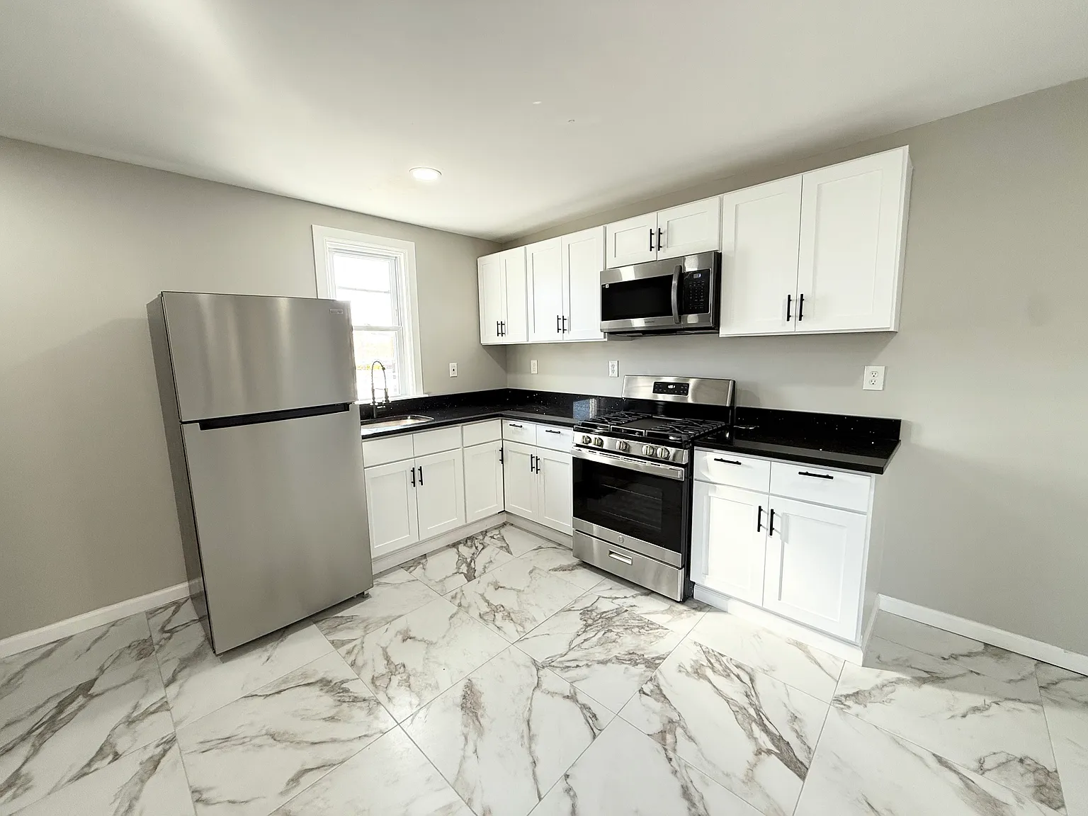 4 bed, 1500 sqft, $3,600 — Photo 4