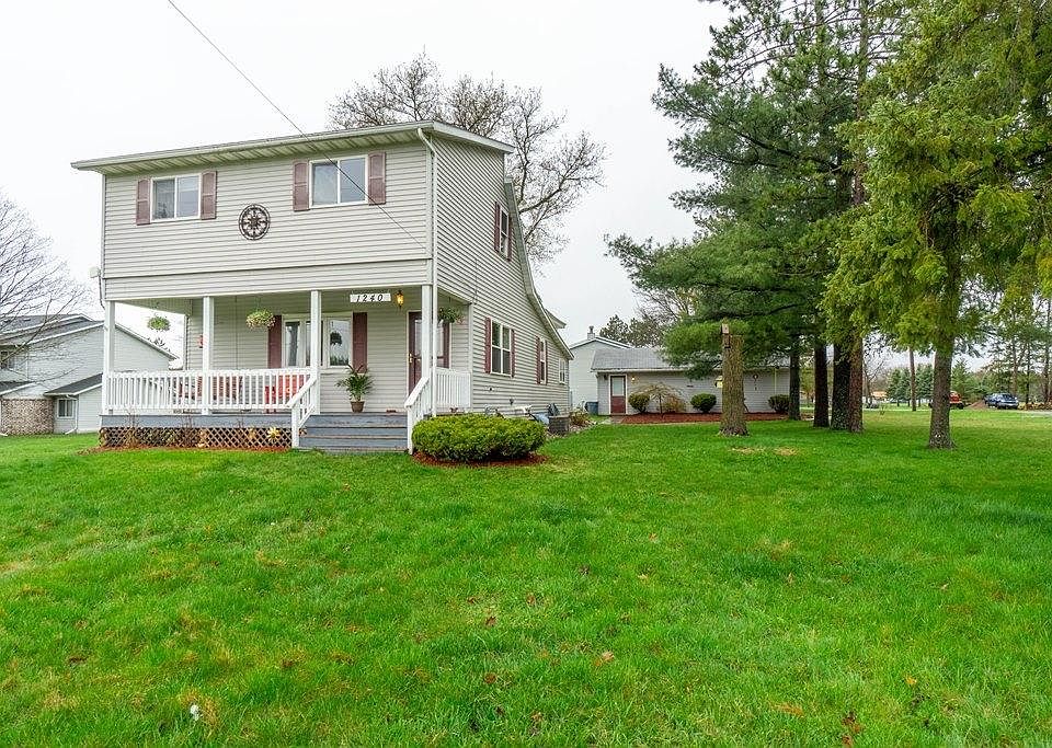 1st image of 1240 Nantasket St