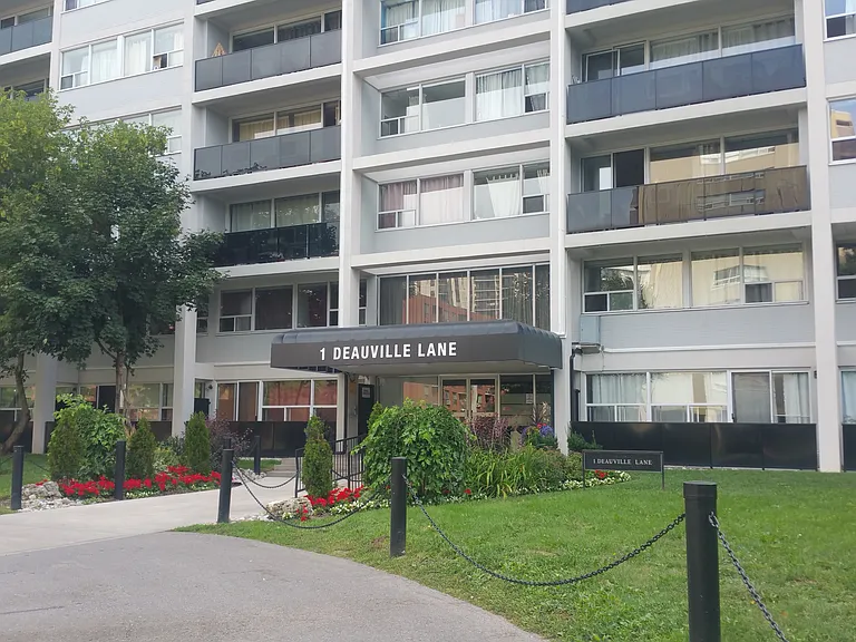 1 Deauville Ln — Photo 7