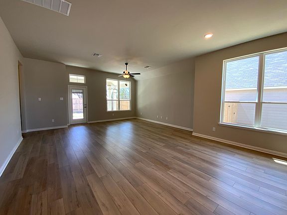 5th image of 809 Fallbrook Dr