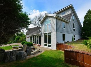 25 Searles Rd, Pomfret Center, CT 06259
