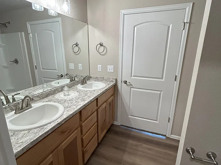 Pelican Bluff Apartments — Photo 51