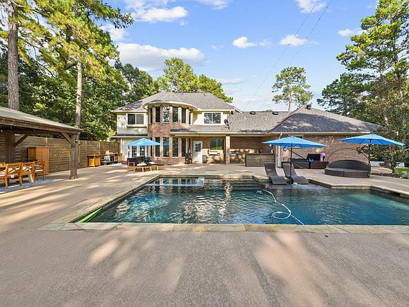 3rd image of 10511 Clubhouse Cir