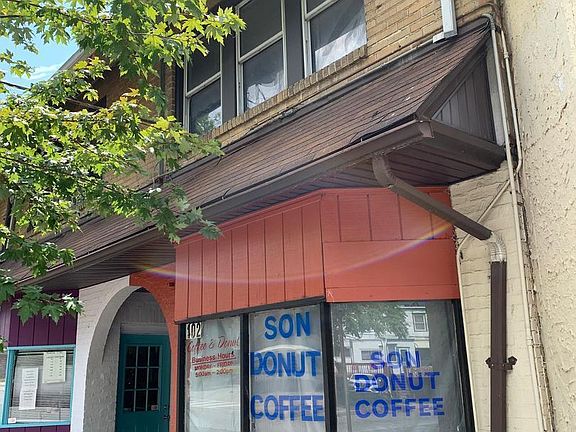 2nd image of 402 Long Ln