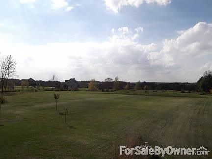 Kitchen-built in Range/Oven & Dishwasher
						:
						Generous and ample cupboard space with built in pantry.