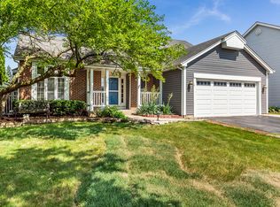525 Bristol Dr, Carol Stream, IL 60188