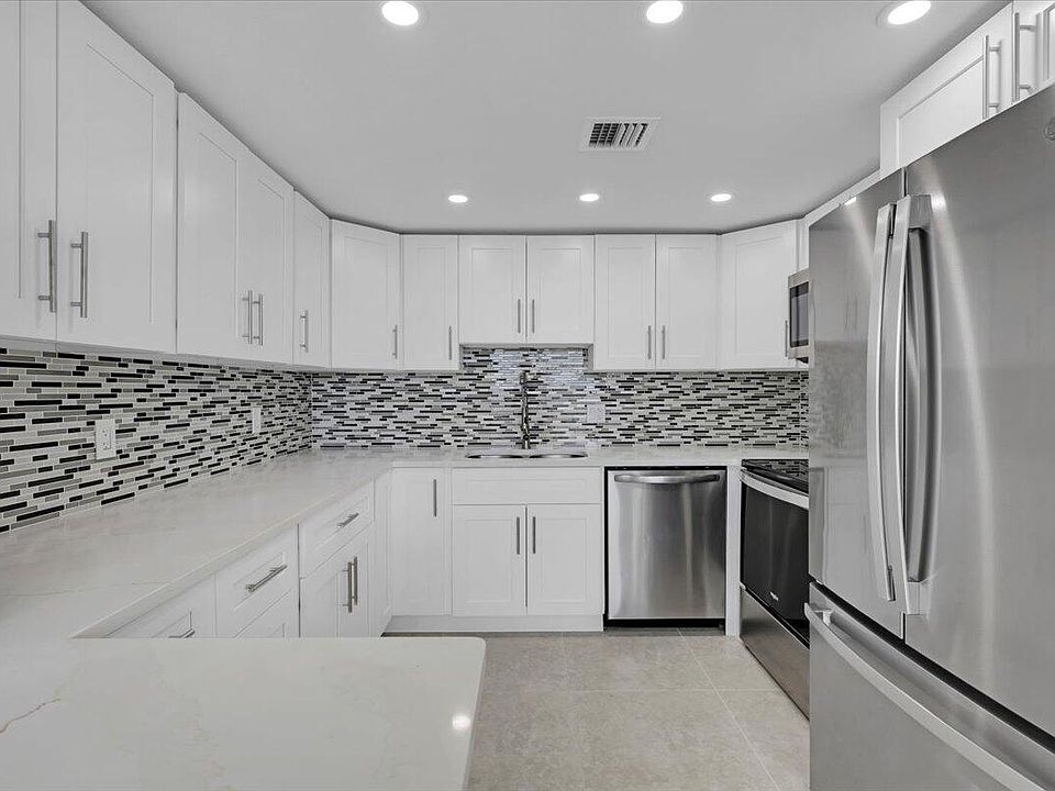 1st image of 409 Greenbrier A