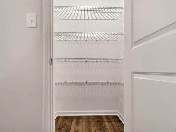 5th image of 324 Linda Ln