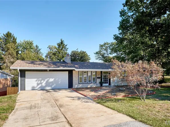 7707 Springdale Dr, Saint Louis, MO 63121