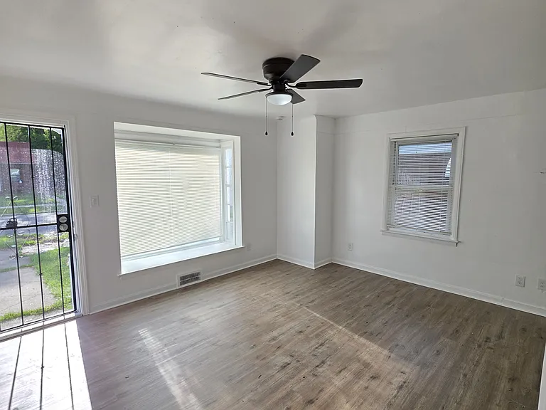 18412 Ferguson St — Photo 21