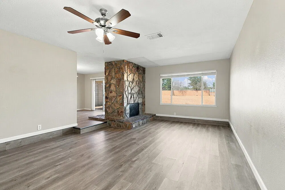 3 bed, 2.0 bath, 1620 sqft, $2,215 — Photo 4