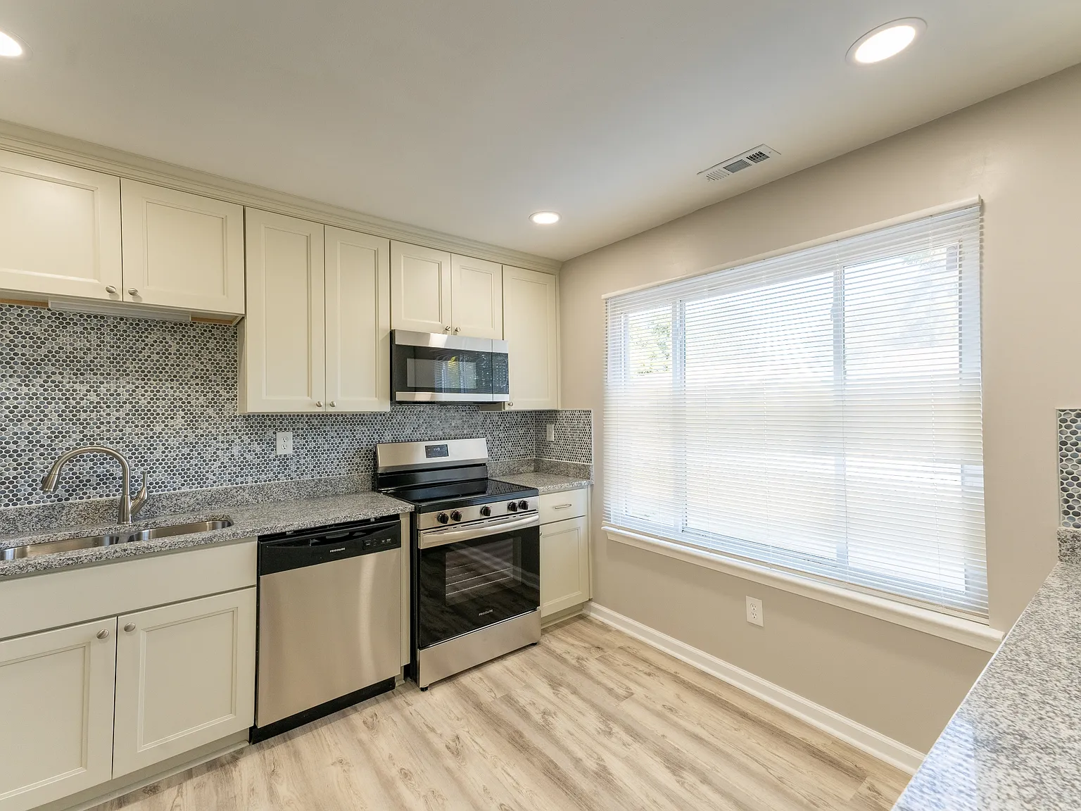 430 Peregrine Street - 1 — Photo 3