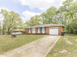 104 Oakdale Dr, Warner Robins, GA 31088