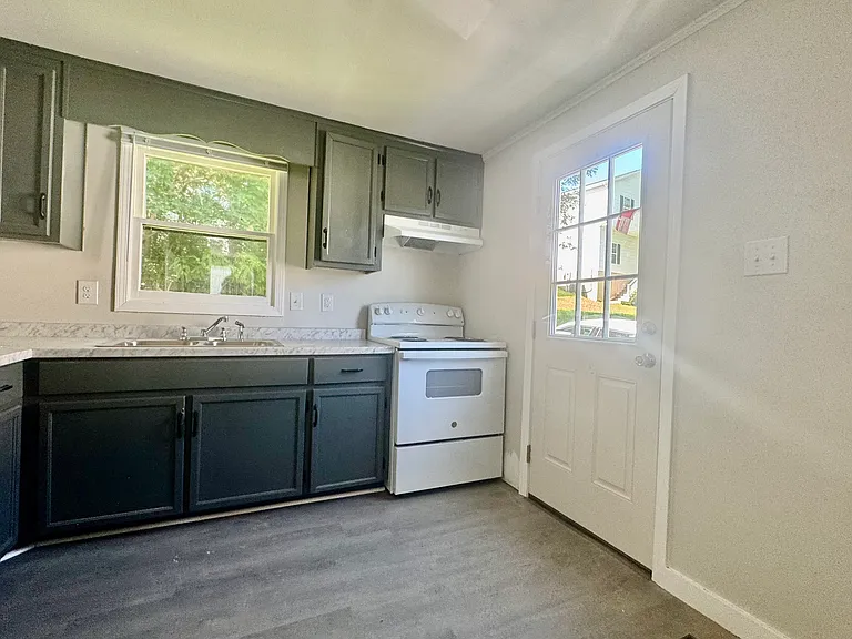 1165 Depot St NE — Photo 5