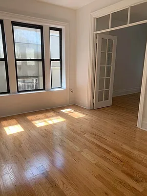 Rented by M.Grossman R.E. Management | media 3