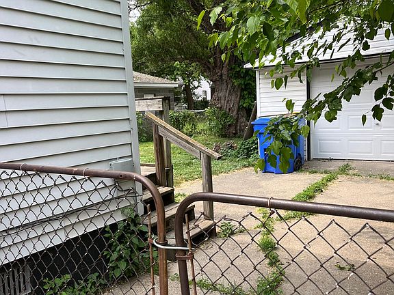 4th image of 13389 Sherman Ave