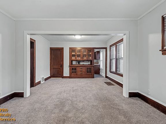 3rd image of 878 Carroll Ave