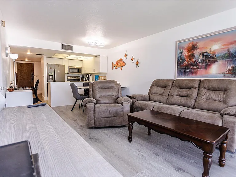 500 N Francisco St #234 — Photo 29