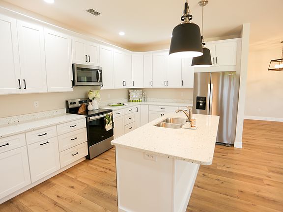 Front cottage Island to accommodate four stools