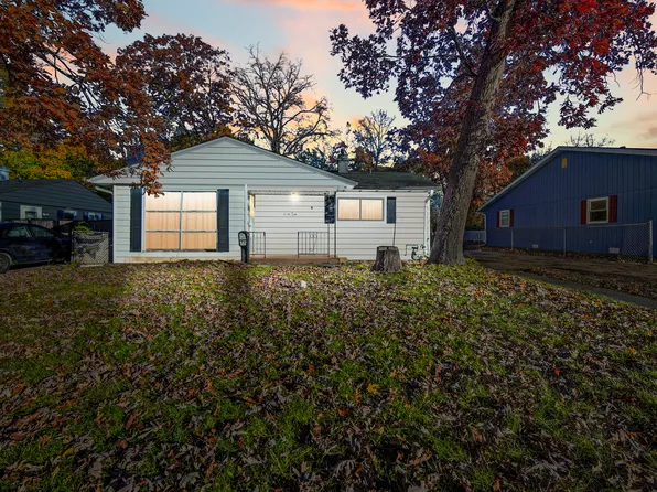 94 Wren Rd, Carpentersville, IL 60110