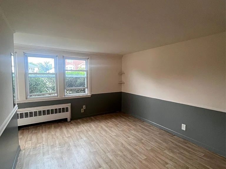 348 E Beech St #LOWER — Photo 2