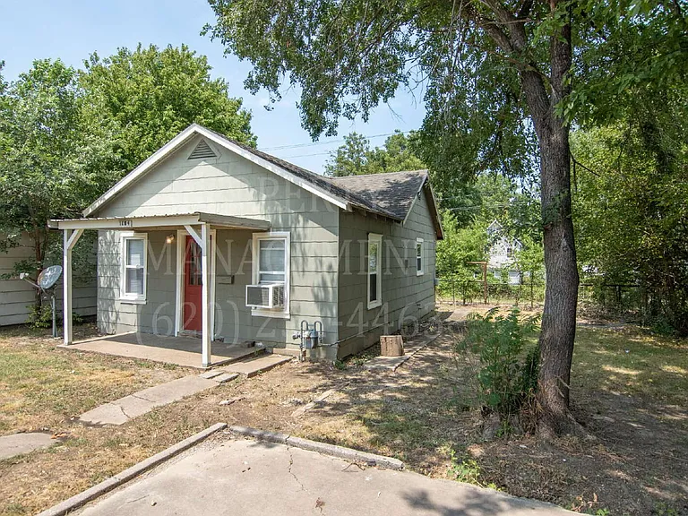 1004 W 2nd St — Photo 6