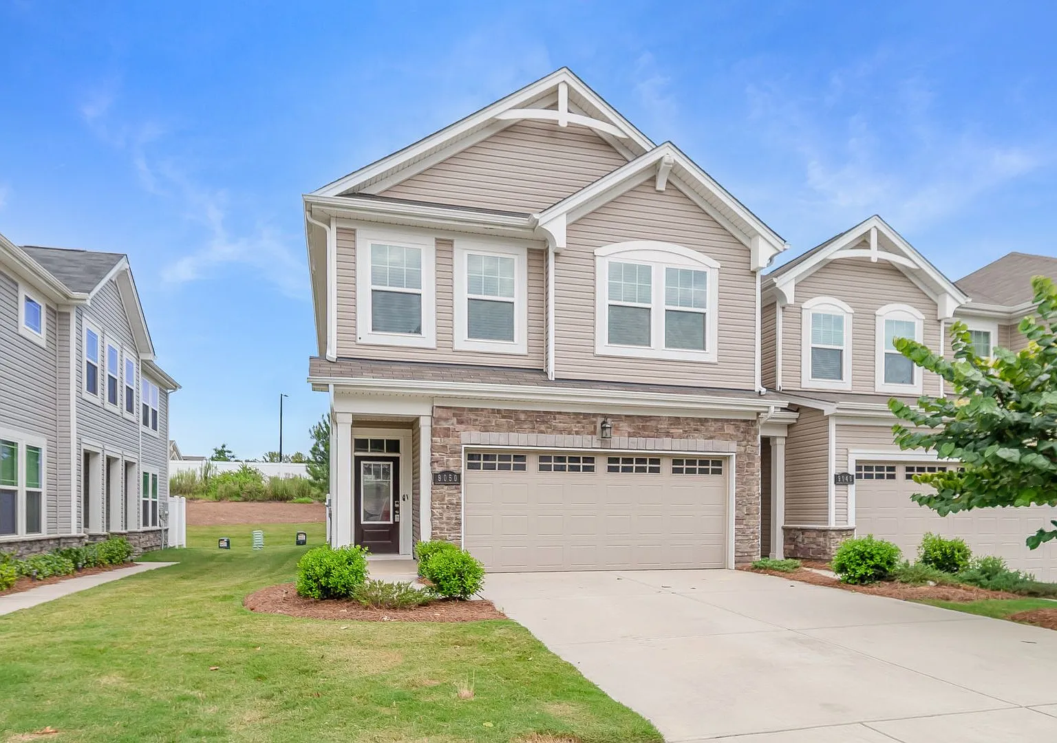 Modern Comfort, Effortless Living & Unbeatable Convenience in Northfield Crossing 3BR/2.5BA, 2 Ca... — Photo 2