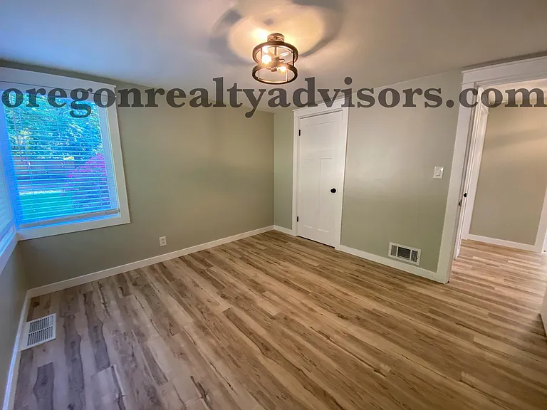 Upstairs Bedroom 2