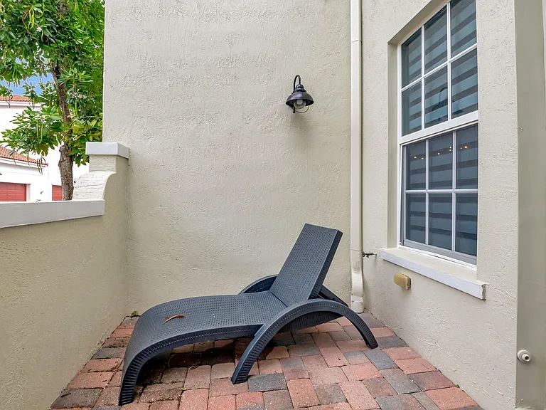 8302 NW 8th Ter #8302 — Photo 23
