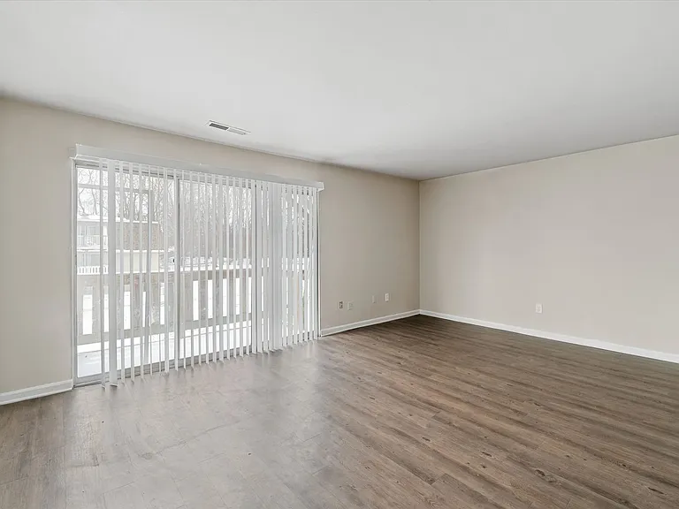 Country Club Park Apartments (320 S. Drake LLC) — Photo 41