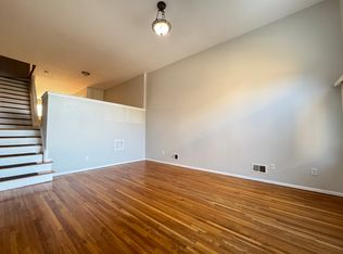 81 New Ln, Staten Island, NY 10305