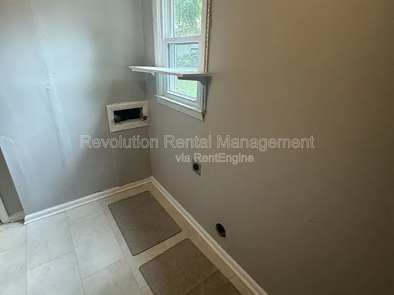 3288 Regalwoods Dr — Photo 9