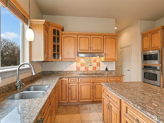 5th image of 3010 Road H NE