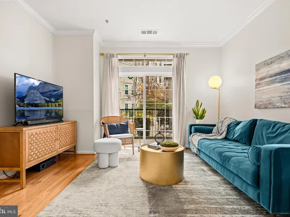 2321 25th St S #2-106, Arlington, VA 22206