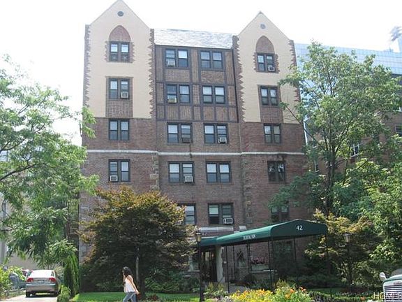 4th image of 40 Barker Ave APT 2D