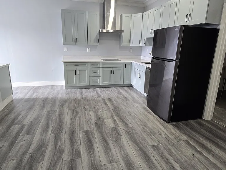2577 Hillcrest Ave #3 — Photo 12
