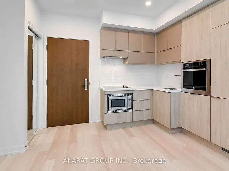 39 Roehampton Ave #2407 — Photo 15
