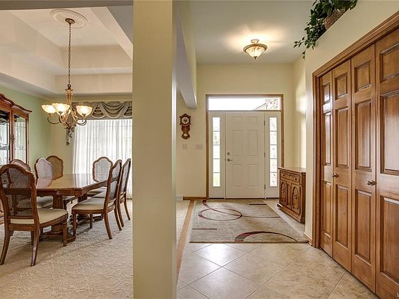 4th image of 29 Saddlebrook Ct