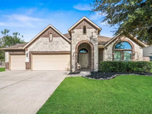 11719 Eagle Ridge Dr, Mont Belvieu, TX 77535