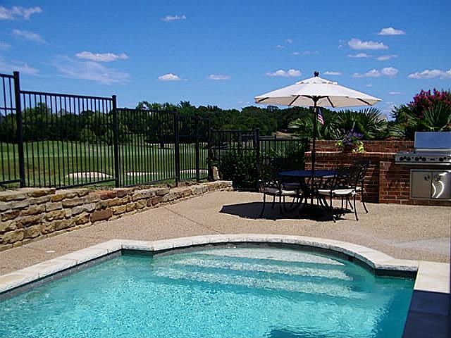 1st image of 1305 Regency Ct