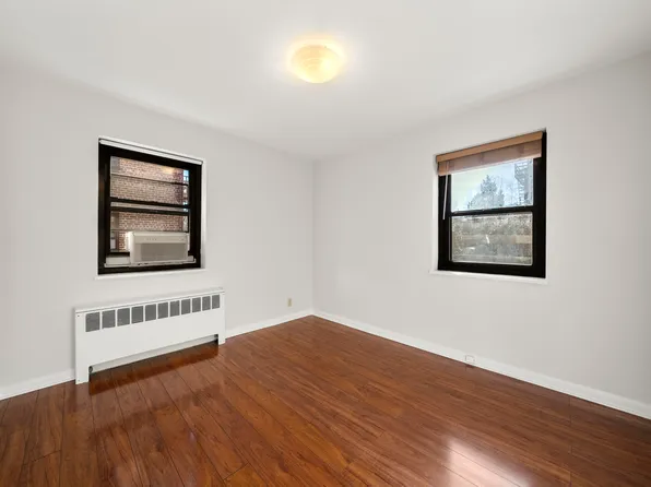 2337 Hudson Terrace image 12 of 23