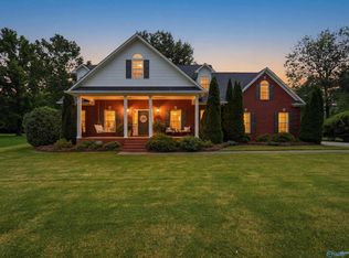 1013 Mill Race Rd, Guntersville, AL 35976